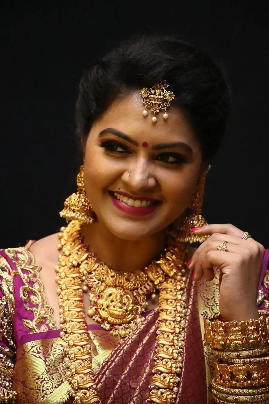 BEAUTIFUL INDIAN TV ACTRESS RACHITHA MAHALAKSHMI IN MAROON SILK SAREE 7